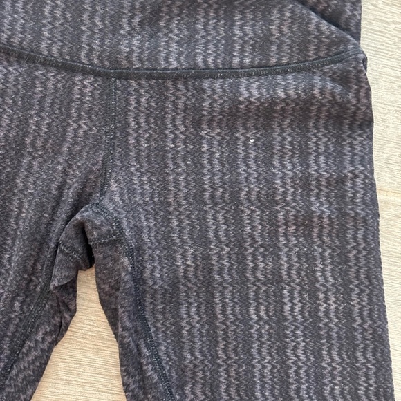 Lululemon Gray Patterned Leggings - Picture 2 of 2